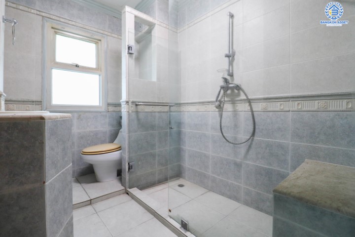 *****ทาวน์เฮ้าส์ 3 ชั้น มือสอง พร้อมอยู่ ม.ศุภารมย์ แจ้งวัฒนะ-ปากเกร็ด หลังมุม เนื้อที่ 31.4 ตร.ว. ฟังก์ชัน 3 ห้องนอน 3 ห้องน้ำ  2 ที่จอดรถพื้นที่ใช้สอย 200 ตร.ม. แถมฟรี เครื่องปรับอากาศ 4 เครื่อง, เครื่องทำน้ำอุ่น 3 เครื่อง และ เครื่องดูดควัน 1 เครื่อง บนทำเลดีที่สุด! เชื่อมต่อถนนหลายเส้น ใกล้เซ็นทรัลแจ้งวัฒนะ ทางด่วน "แจ้งวัฒนะ" และเมืองทองธานี